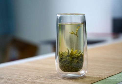 100度开水冲泡信阳毛尖 好茶是否该用“滚烫”的热情？